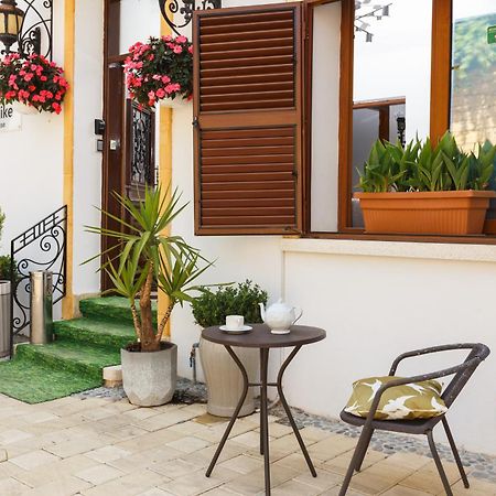 Homelike Guest House Kyrenia  Exteriör bild