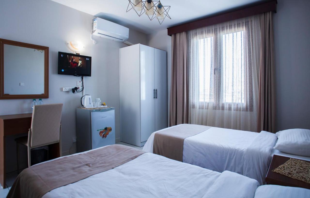 Homelike Guest House Kyrenia  Exteriör bild