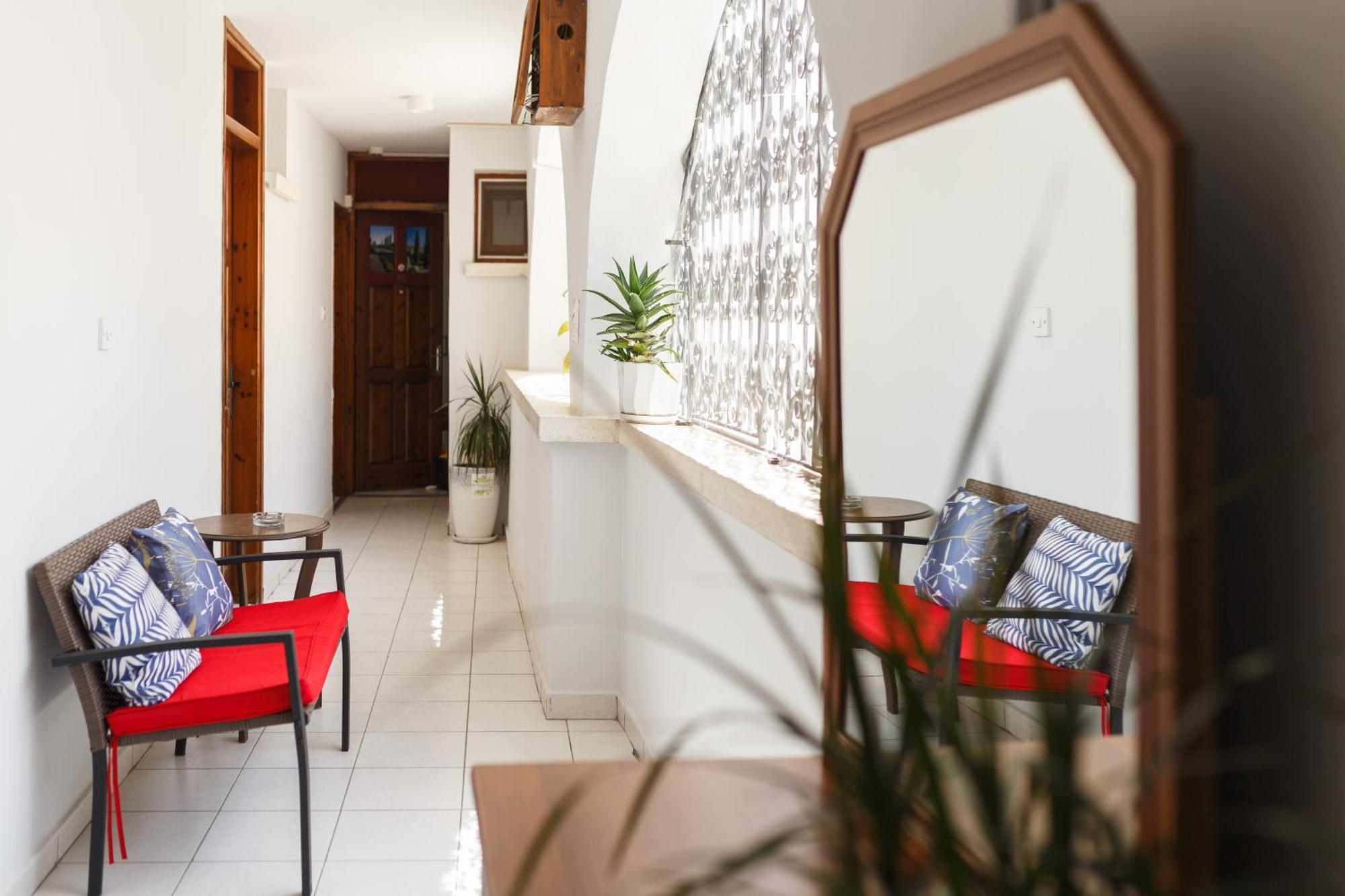 Homelike Guest House Kyrenia  Exteriör bild