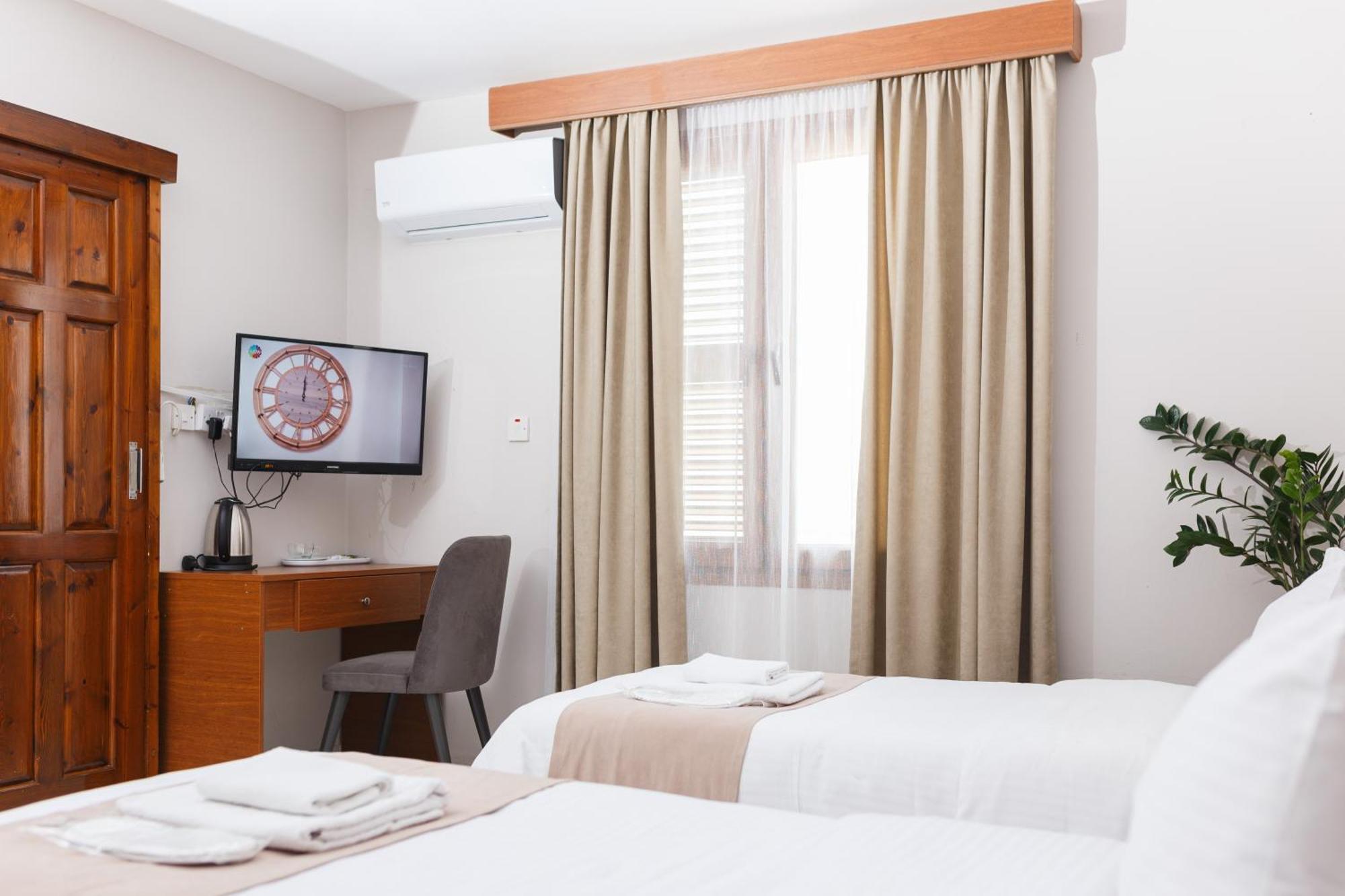 Homelike Guest House Kyrenia  Rum bild