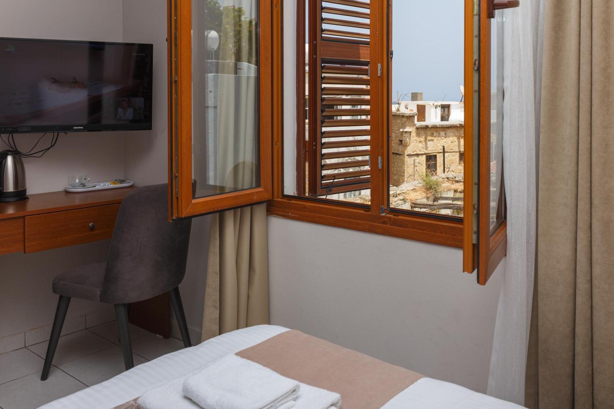 Homelike Guest House Kyrenia  Rum bild