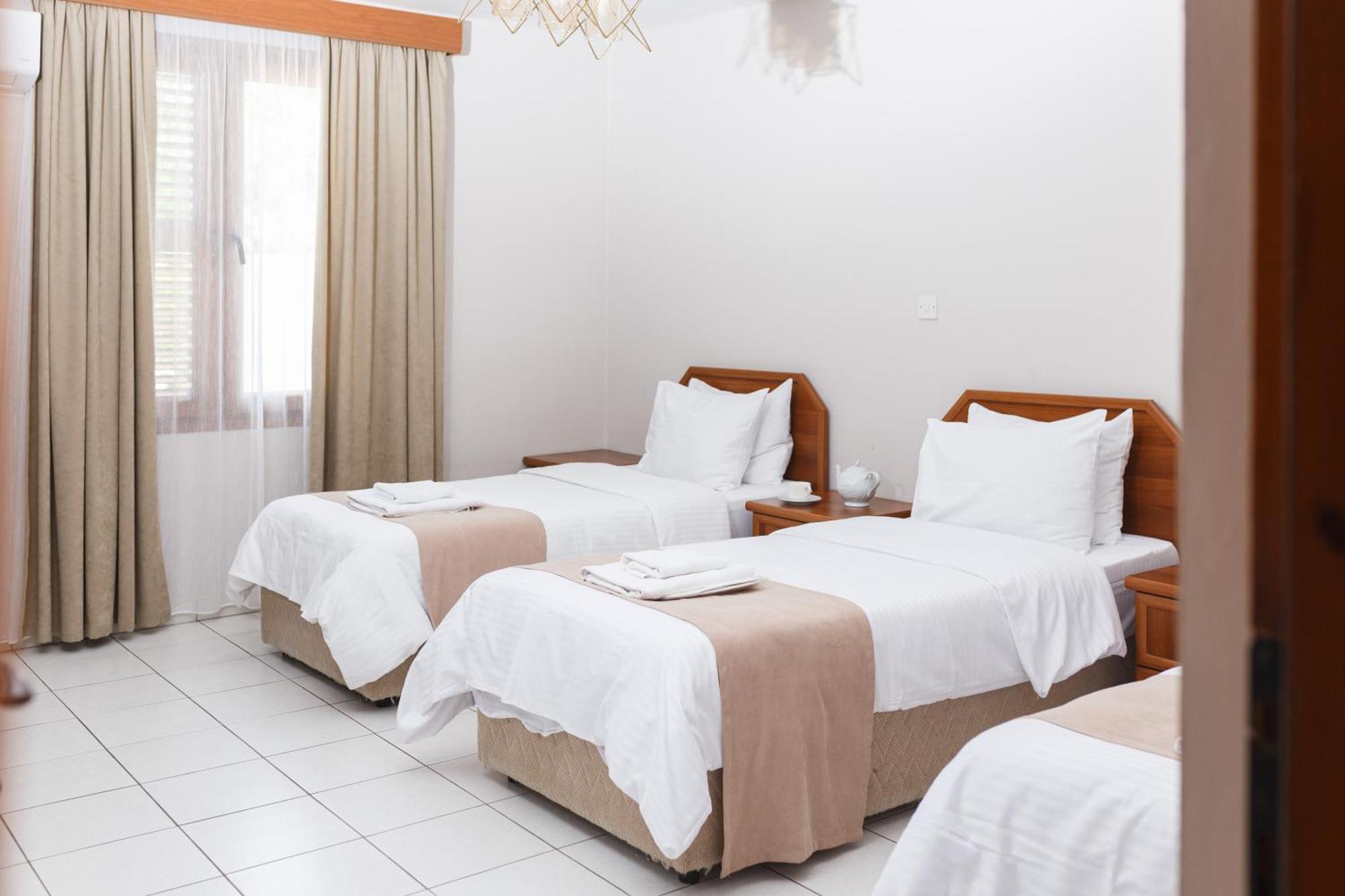Homelike Guest House Kyrenia  Rum bild