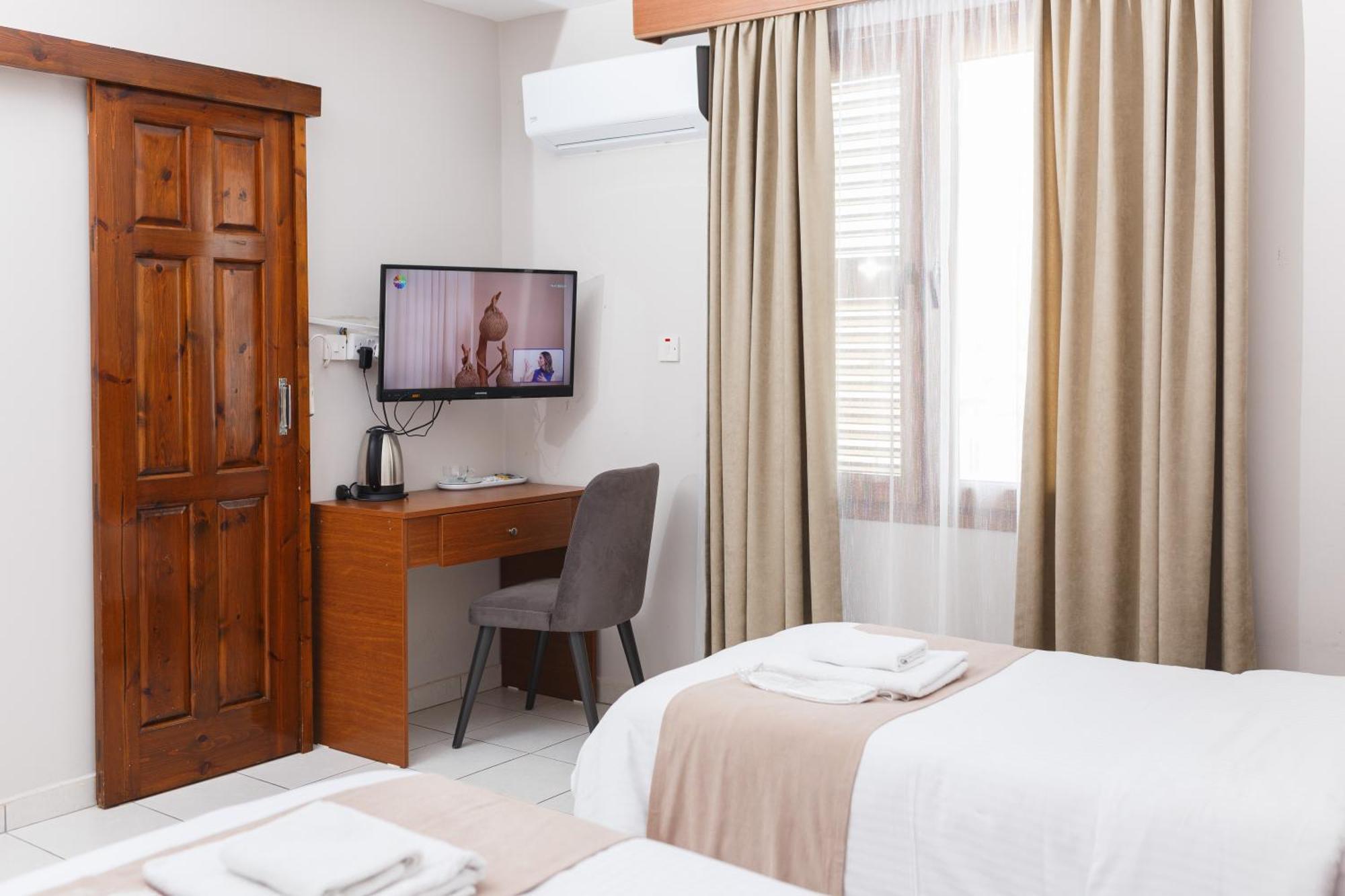 Homelike Guest House Kyrenia  Rum bild