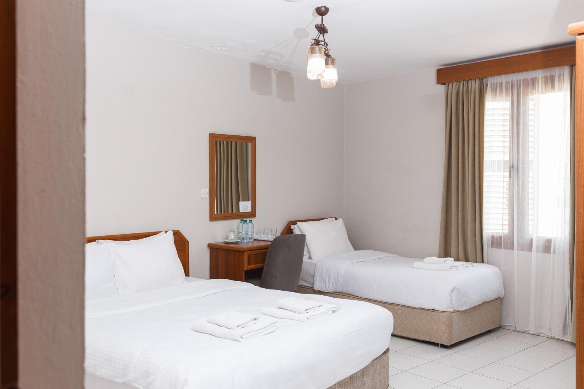 Homelike Guest House Kyrenia  Rum bild
