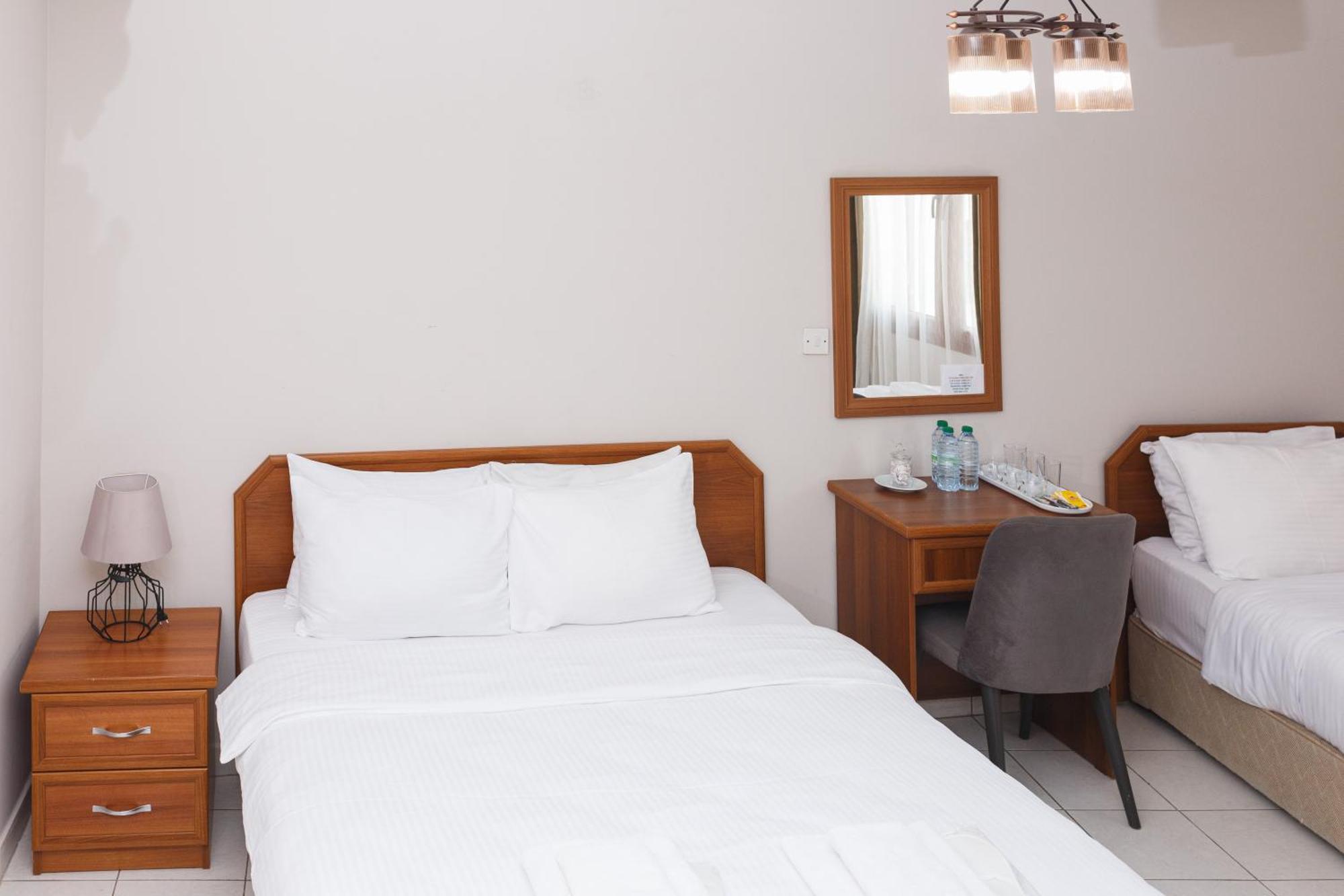Homelike Guest House Kyrenia  Rum bild